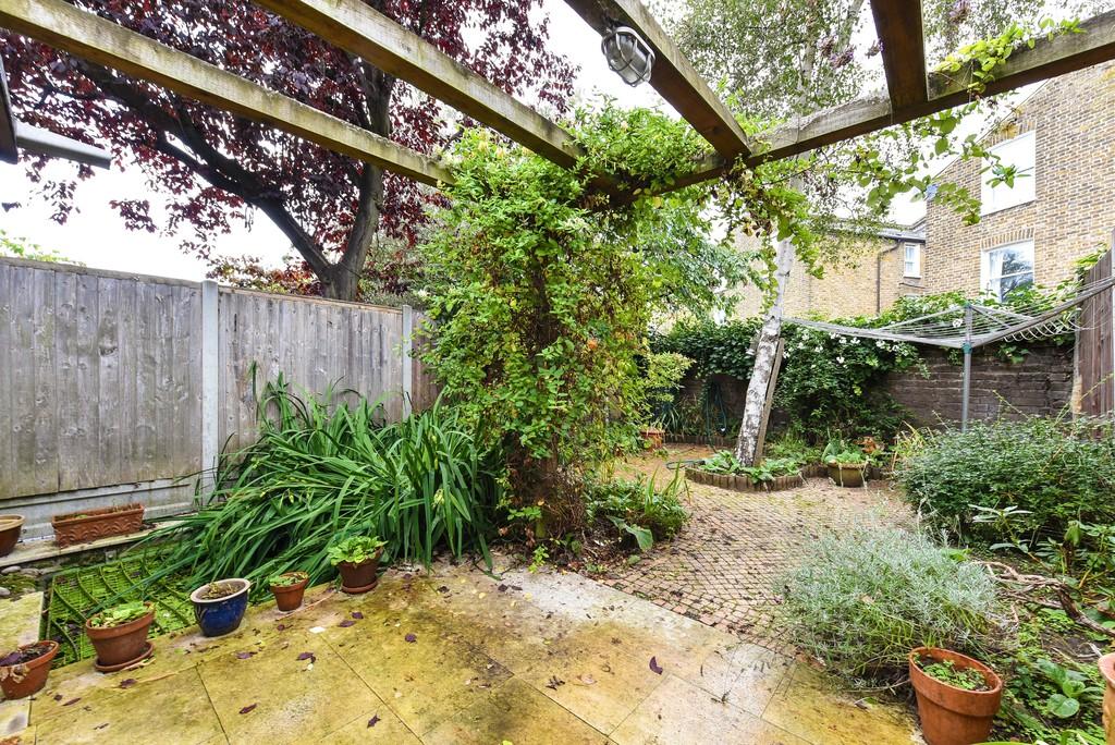22 Meynell Crescent (8)