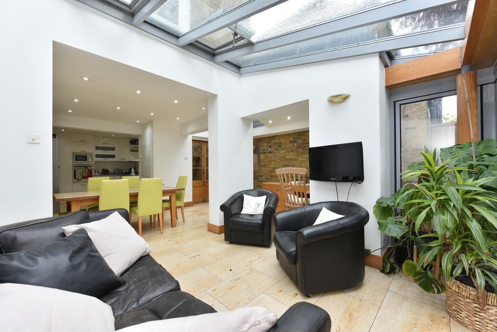 22 Meynell Crescent (6)