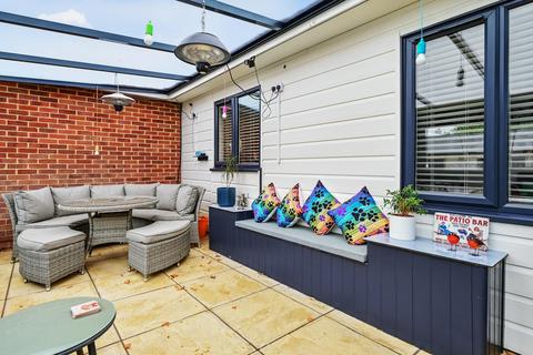 43 Warwick Road, Winklebury, Basingstoke, RG23 8DY