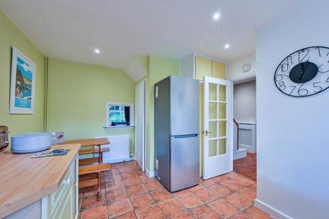 12 Brooklyn Close, Woking, GU22 7TH