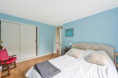 12 Brooklyn Close, Woking, GU22 7TH