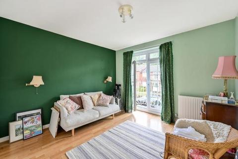 12 Brooklyn Close, Woking, GU22 7TH