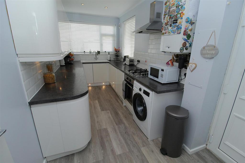Kitchen2.JPG