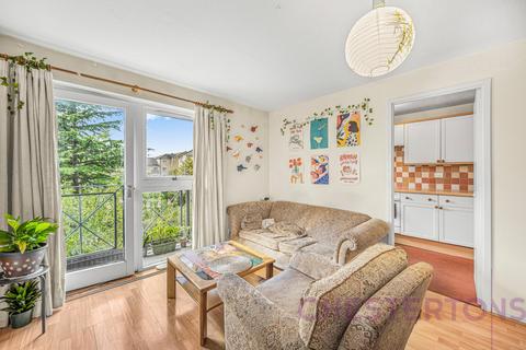 2 bedroom flat to rent, Taeping Street, London