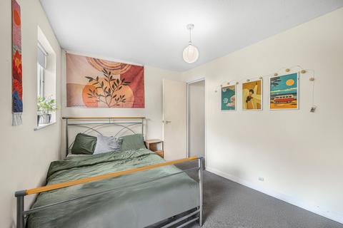 2 bedroom flat to rent, Taeping Street, London
