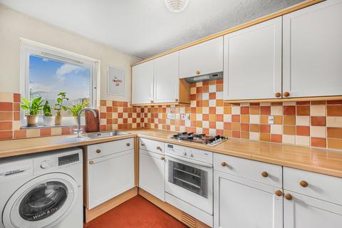 2 bedroom flat to rent, Taeping Street, London
