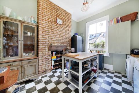 2 bedroom flat for sale, St. Philip Street, London