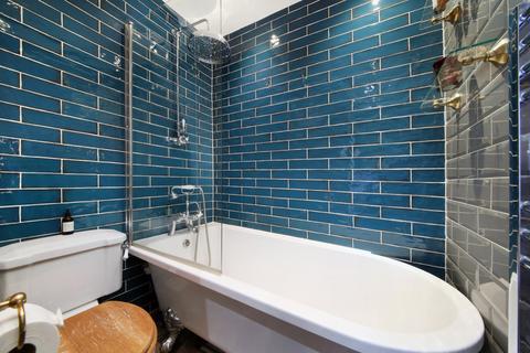 2 bedroom flat for sale, St. Philip Street, London