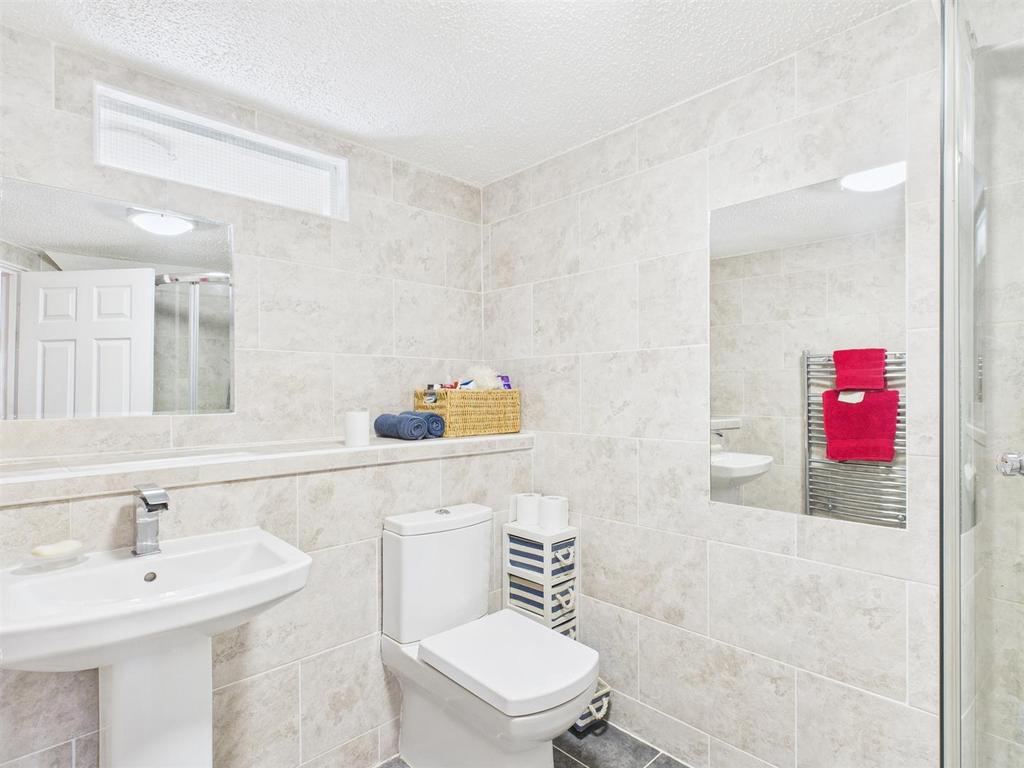 Bedroom 1 en suite