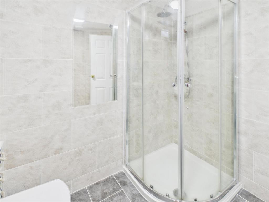 Bedroom 1 en suite