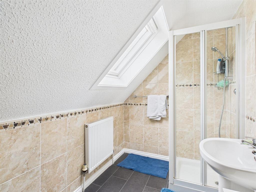 Bedroom 2 en suite