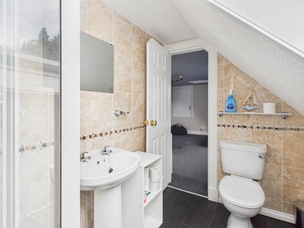 Bedroom 2 en suite