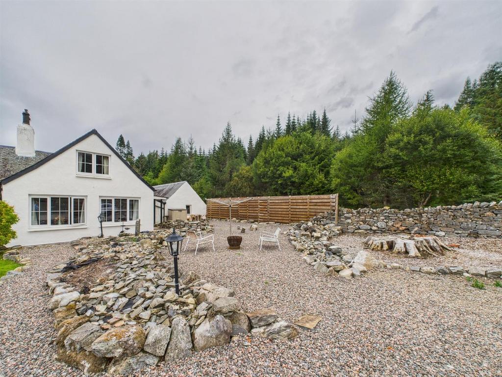Rockery/seating area