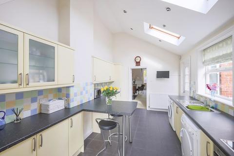 3 bedroom semi-detached bungalow for sale, Oakfield Terrace, Gosforth, Newcastle Upon Tyne