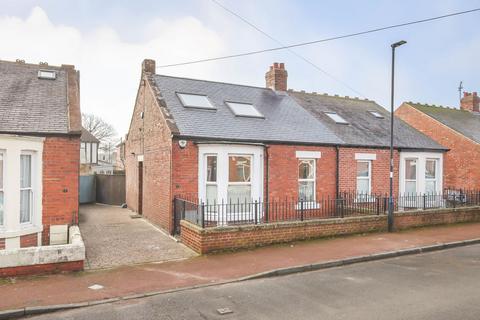 3 bedroom semi-detached bungalow for sale, Oakfield Terrace, Gosforth, Newcastle Upon Tyne
