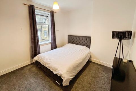 3 bedroom terraced house to rent, All Souls Terrace, West Yorkshire HX3
