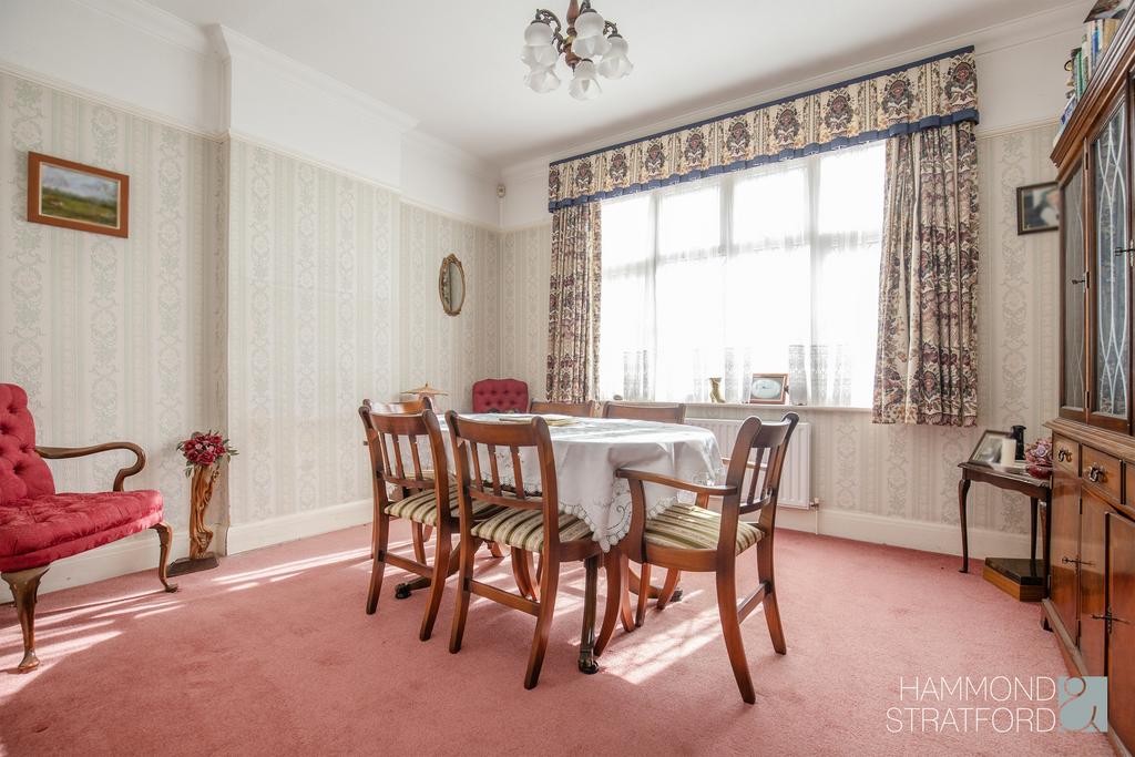 Bedroom/Dining Room