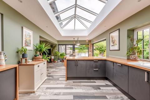 Wyndene Crest Hill, Peaslake, Guildford, GU5 9PE