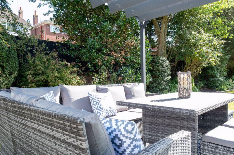 Garden dining