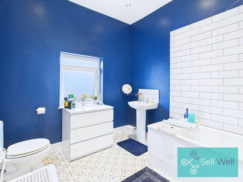 En-Suite Bathroom