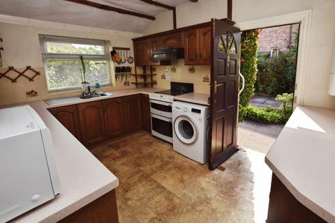 4 bedroom semi-detached house for sale, Northenden Road, Sale, Greater Manchester, M33