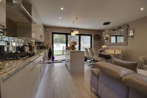 4 bedroom end of terrace house for sale, Mount Pleasant Road, Romford RM5