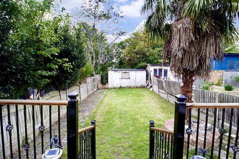 4 bedroom end of terrace house for sale, Mount Pleasant Road, Romford RM5