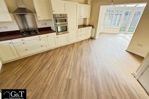 4 bedroom semi-detached house for sale, Donnington Court, Dudley