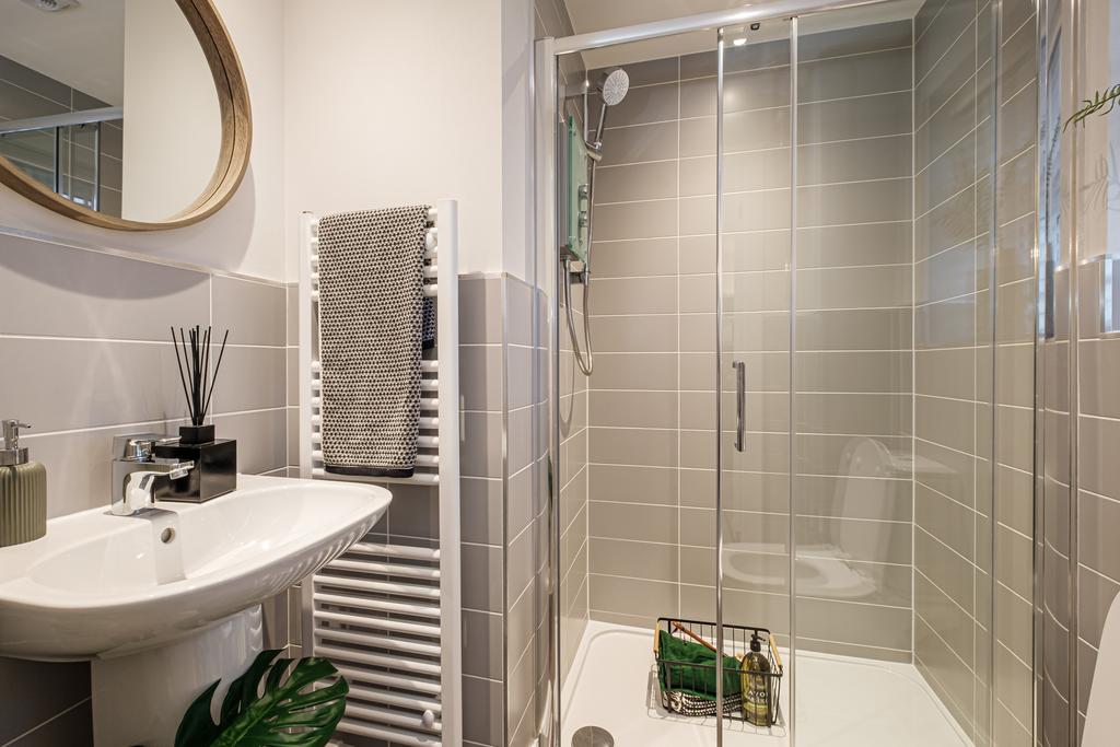 Hadley grey en suite shower