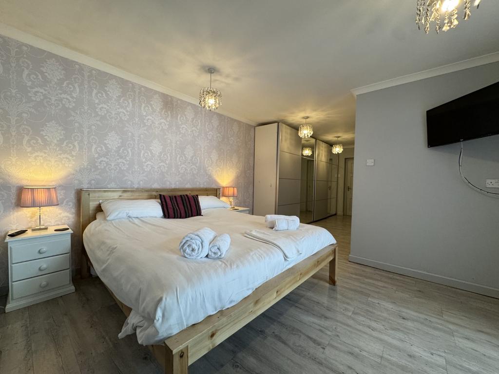 Ground Floor Double Bedroom 2