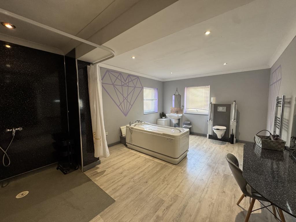 En-suite Bathroom