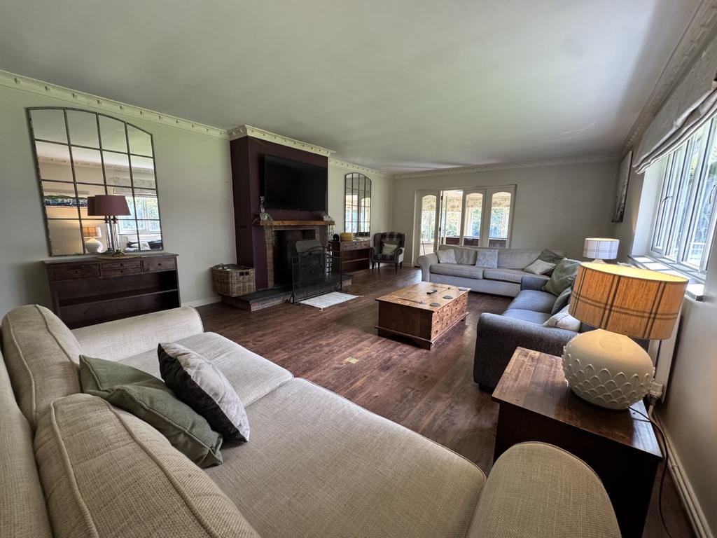 Lounge 1