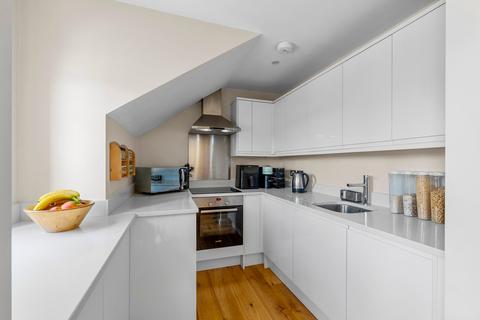 1 bedroom flat for sale, Chaldon Road, Caterham, CR3