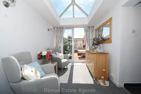 2 bedroom bungalow for sale, Lerryn Road, Gosport