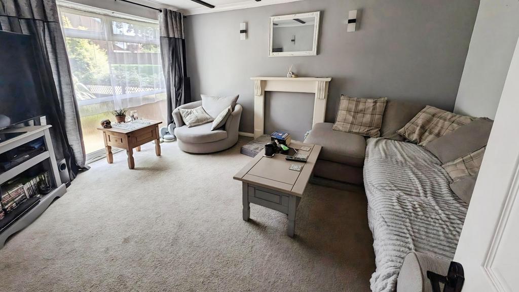 Pbox-living room-336481.jpg