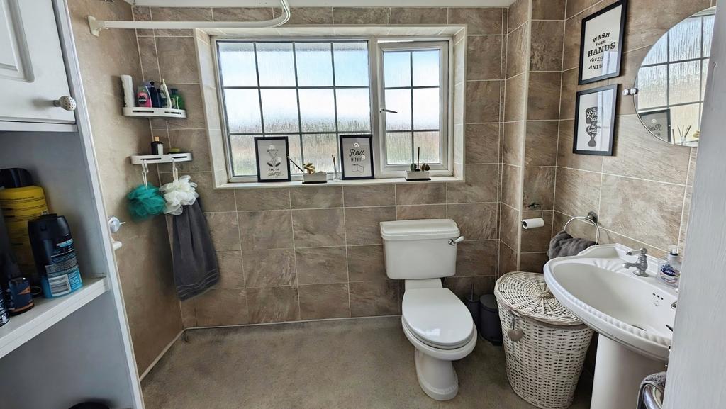 Pbox-bathroom-336481.jpg