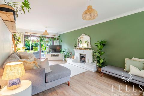 20 Avon Park, Ringwood, BH24 2AT