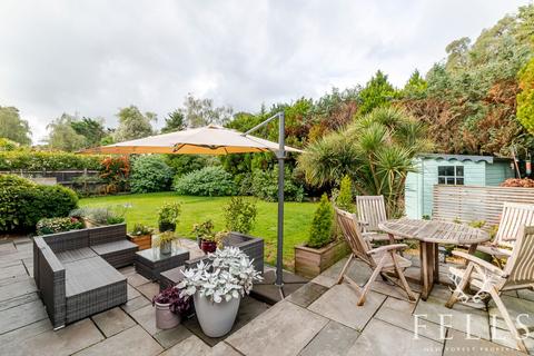 20 Avon Park, Ringwood, BH24 2AT
