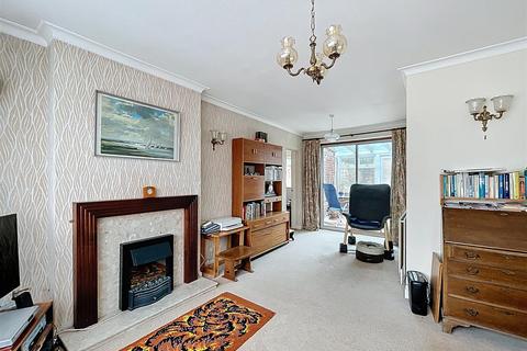 2 bedroom detached bungalow for sale, Farmer Ward Road, Kenilworth