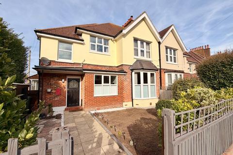 2 bedroom flat for sale, Collington Avenue, Bexhill-on-Sea, TN39