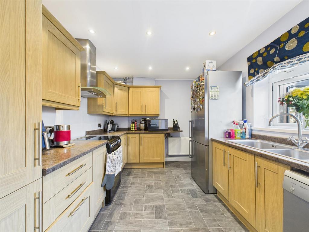 Kitchen 2.jpg