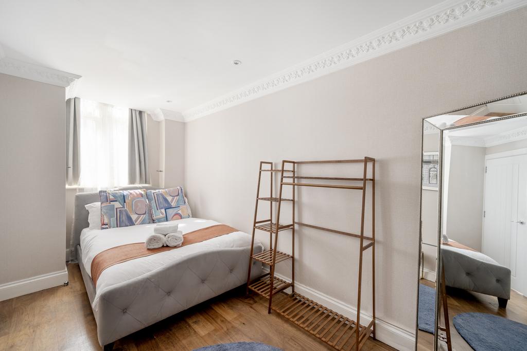 The Private Realtor-17 Ovington Mews-4 Lo