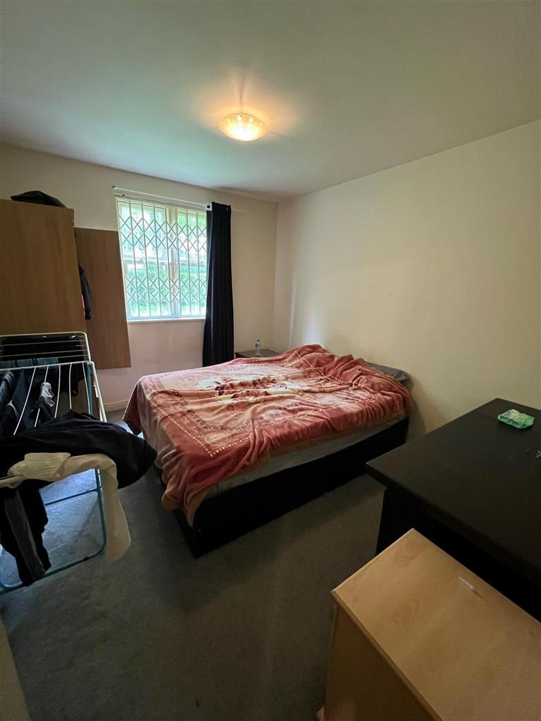 IPmainbedroom.jpg