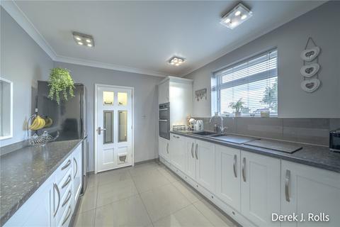 4 bedroom terraced house for sale, Leybourne Avenue, Bournemouth, Dorset, BH10