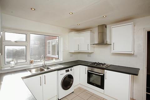 4 bedroom semi-detached house to rent, Peveril Drive, West Midlands CV3