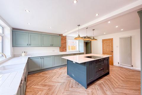 4 bedroom detached house for sale, Oakfield Road, Kidderminster, Dy11
