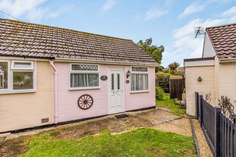 2 bedroom chalet for sale, Nr Mengham