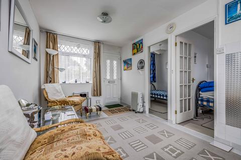 2 bedroom chalet for sale, Nr Mengham