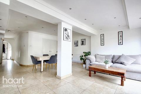 undefined, Stanley Road, Ashford