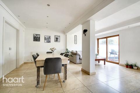 undefined, Stanley Road, Ashford